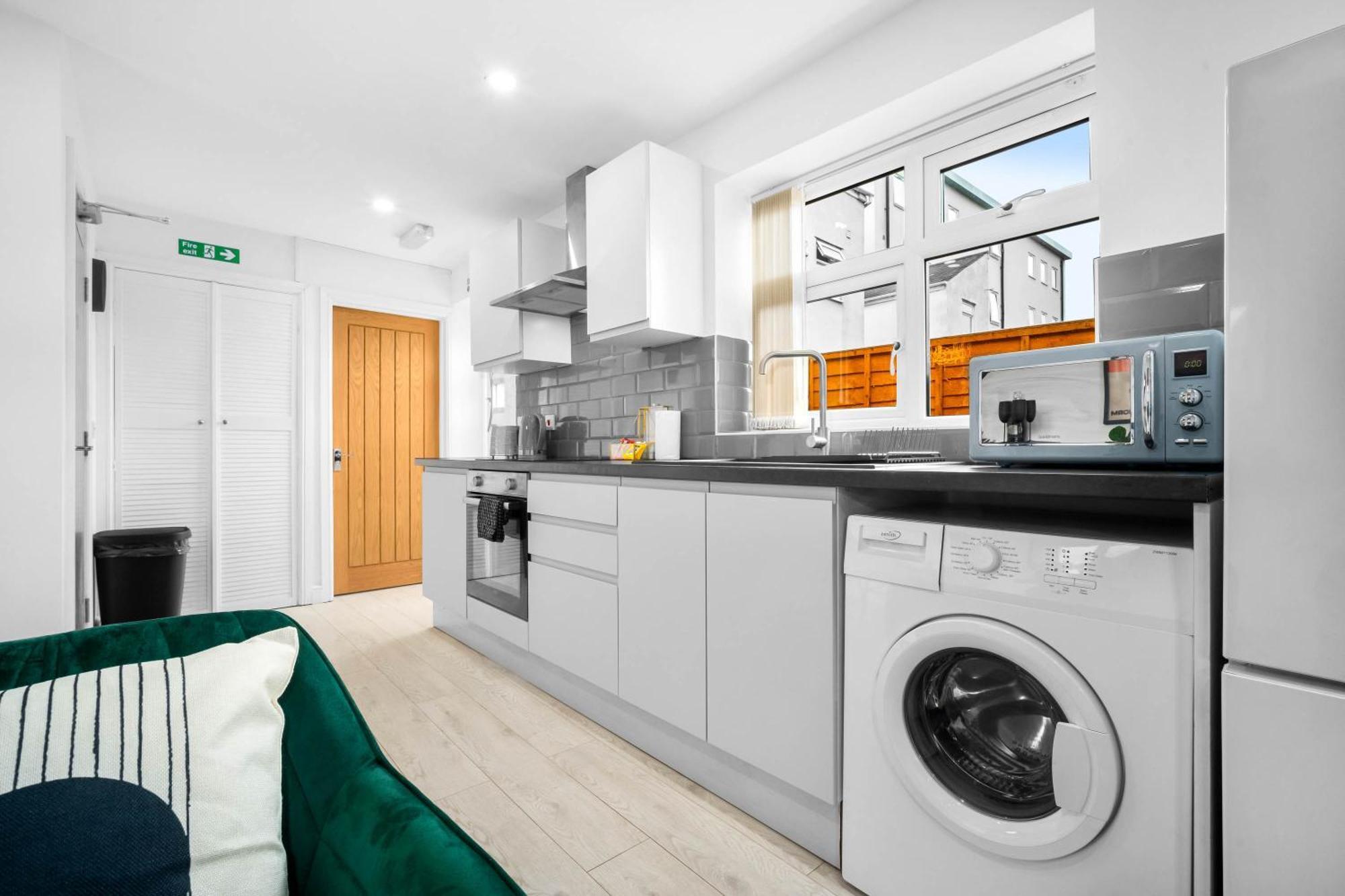 Luxury 3 Bedroom Apartment - Terrace - Near City Centre - Wifi - Smart Tv 1Mr Birmingham Kültér fotó